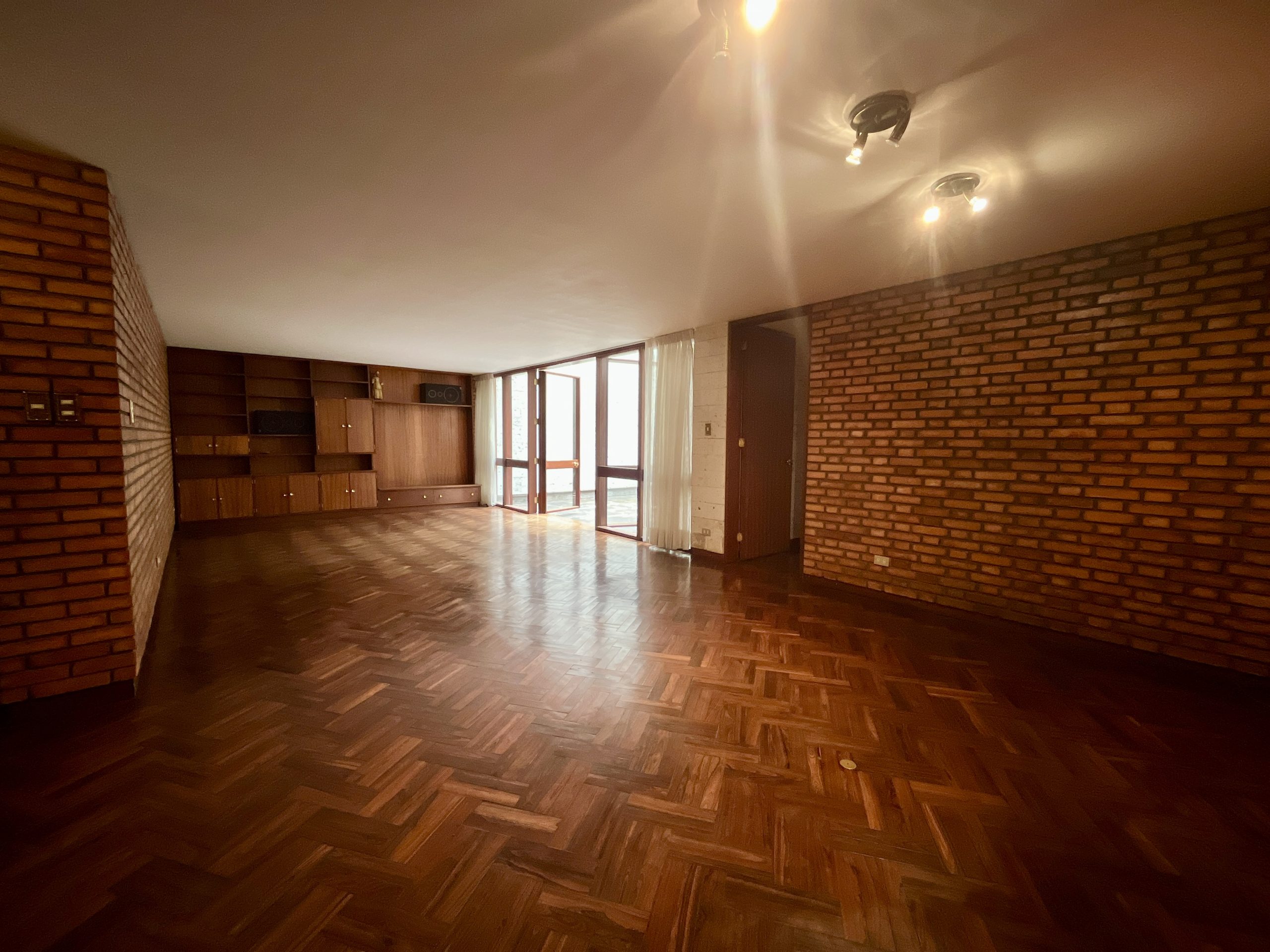 DJI_20230922_111834_030